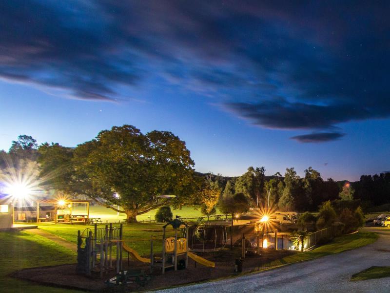 Waitomo Top 10 Holiday Park Ваітомо-Кейвс Екстер'єр фото